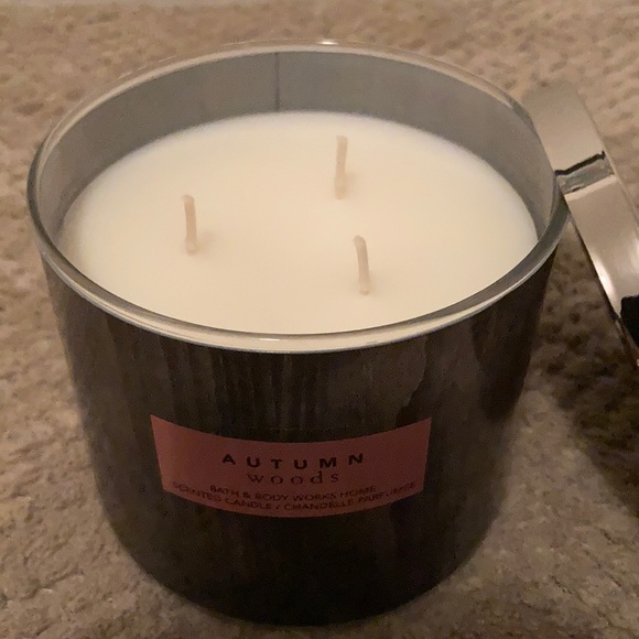 Bath & Body works 3 wick scented candle - Picture 2 of 2
